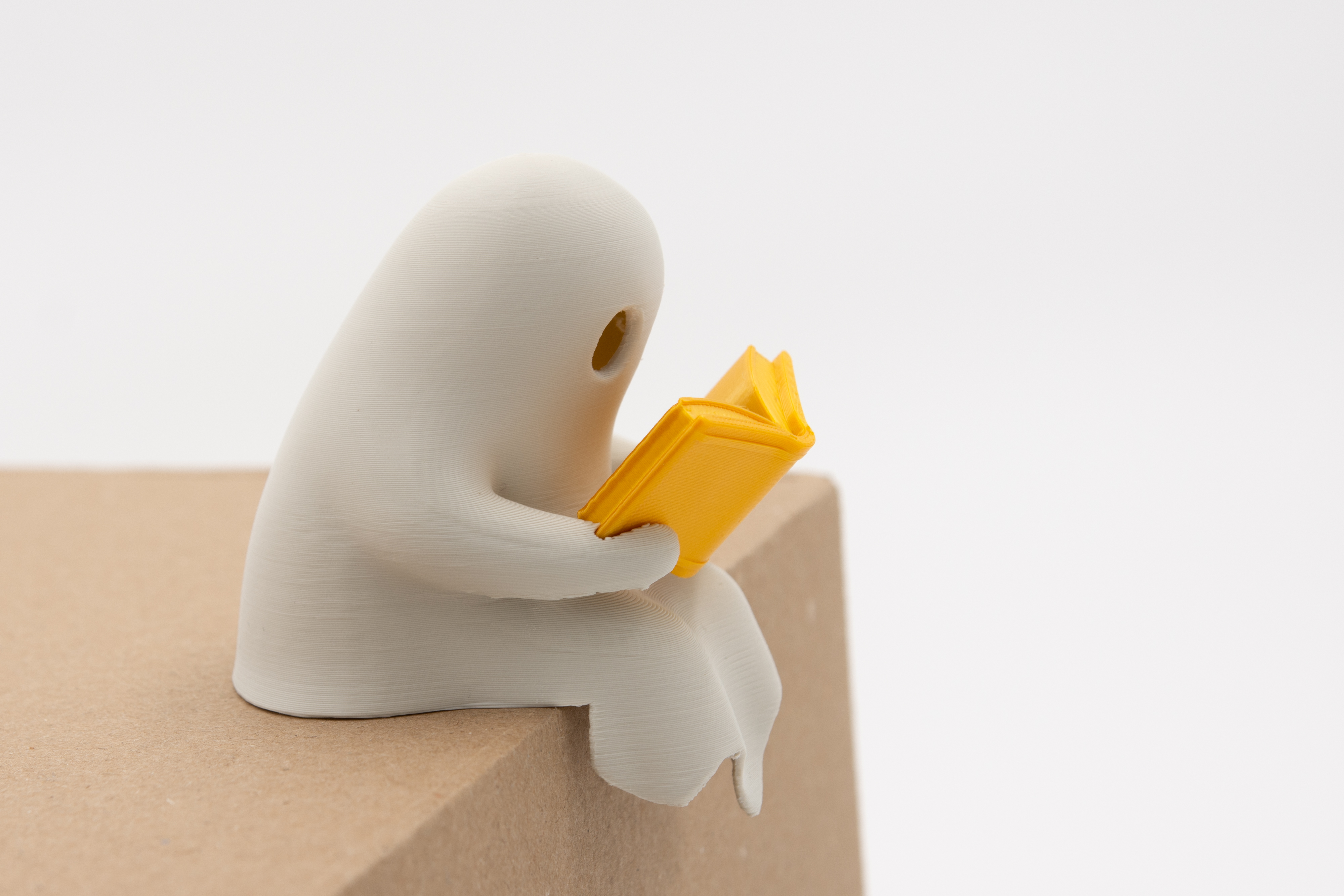 Figurina fantoma citind